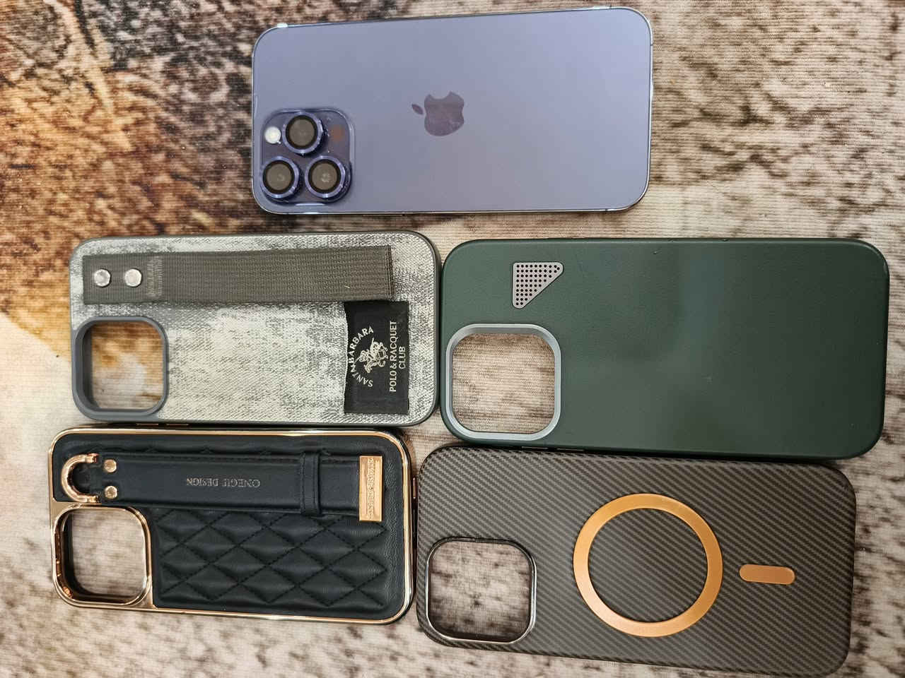 السلام عليكم جهاز ايفون 14برو ماكس ذاكرة 256 الجهاز ما مفتوح وياه 4 كفرات بطارية 90 بي فطر بلضهر بكد الإبرة سعره 850الف وبي مجال 
بدون كارتونه بس شاحنة 
رقم الهاتف ***********
