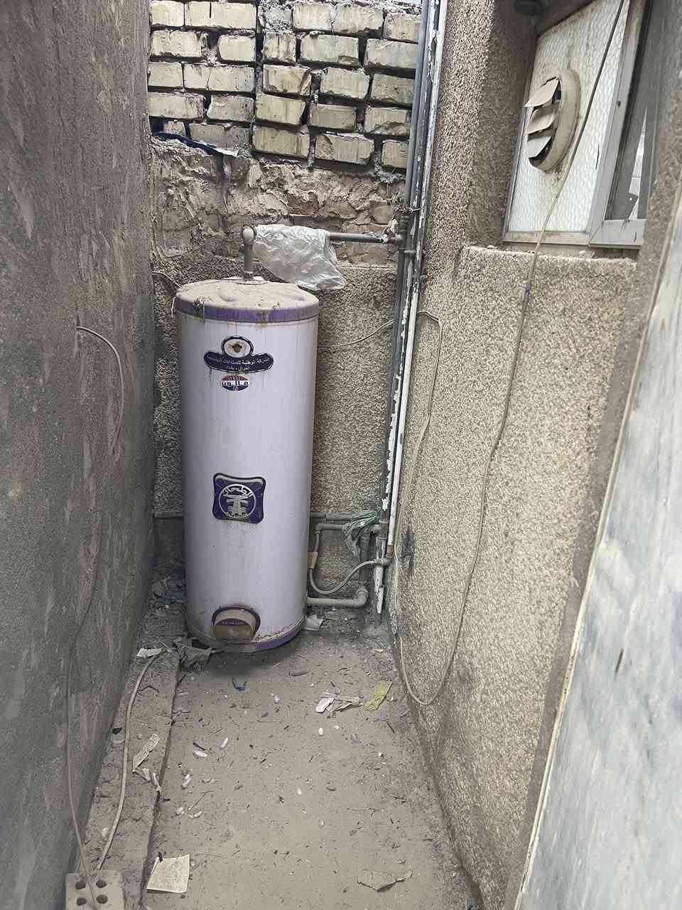 السلام عليكم
للبيع بيت ملك صرف مساحته ١٣٦
الموقع مدينه الذرى مقابل البيع مباشر
كامل خدمات كهرباء ٢٤ بدون انقطاع
شارع تبليط 
مقابيل البيت حديقه تشجير
مجاور البيت مركز صحي موقع البيت ممتاز 
يصلح للاستثمار بايجار ٦٠٠ 
جاهز للسكن
يحتوي ع غرفيتن نوم 
حولي مطبخ صحيات هول كراج
التفاصيل ***********
