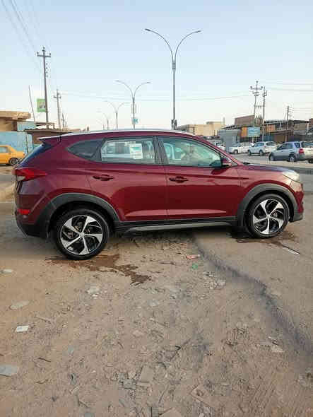 سلام عليكم توسان هونداي
وارد امريكي حادثه بنيد وجاملغ بدون تبديل سياره فول مواصفات عده الفتحه   سياره جاهزه مكينه كير  تبريد حداديه تخم تاير سنويه 30 رقم دولي السعر 135وبيه مجال   ميسان  مركز المدينه 
رقم الهاتف ***********
