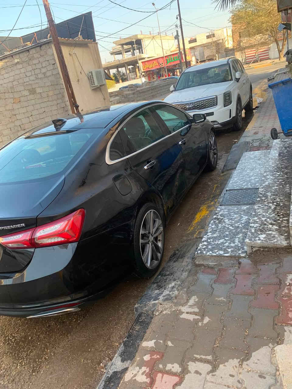 للبيع: شيفروليه ماليبو Premier موديل 2020 (2.0 Turbo)

* الموديل: 2020
* الفئة: Premier (فل أوبشن)
* المحرك: 2.0 تيربو
* ناقل الحركة:  اوتاماتيك ٩ سرعات
* اللون: [اسود]
* الممشى: [89km]

المواصفات:

* فتحة سقف
* جلد
* شاشة مع Apple CarPlay / Android Auto
* كاميرا خلفية
* حساسات
* تشغيل بصمة
* مثبت سرعة
* وجميع مواصفات فئة Premier.

السيارة تشتغل وتمشي بشكل طبيعي، لكن بيها ملاحظة بالكير، أكو رفسة/رجة أثناء بعض التبديلات 

        تحتاج صبغ للبنيد والجاملغ الأمامي والخلفي

        فعصة بالباب الخلفي من جهة الصدر
بك لايت يحتاج تبديل

السعر المطلوب: 115$

للاستفسار يرجى التواصل على الخاص أو الاتصال على: [***********]
