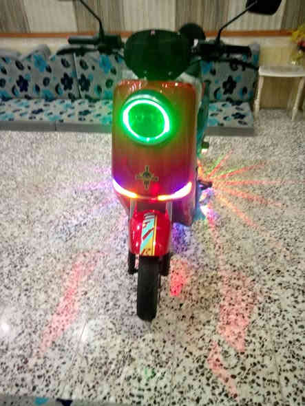 دراجه شحن للبيع نضيفه كلش حلوه الملف2000 R11المكان الرميثه السعر 600وبيها مجال الرقم***********  ما مستخدمه
