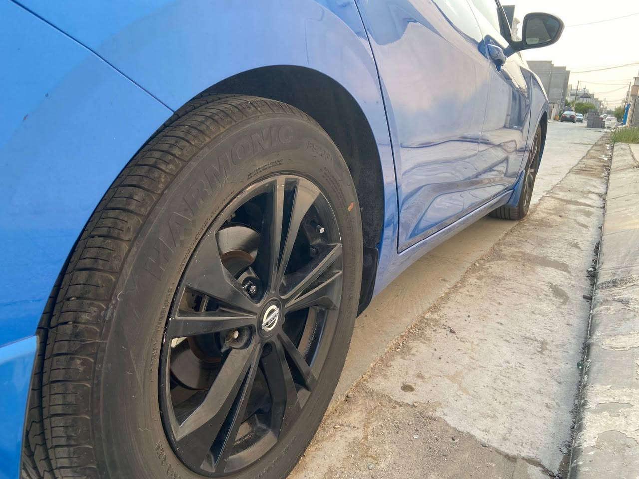 نيسان سنترا ٢٠٢١ Nissan Sentra 
مواصفات SV 
 بصمة-رادار جانبي-رادار امامي - كاميرا خلفية-حساسات خلفية
بريك طوارئ امامي وخلفي
نظام النقطة العمياء
كار بلي واندرويد اوتو
مكينة ٤سلندر حجم ٢.٠لتر
تبريدها ثلاجة
ماشية ٤٦ ميل

ضرر السيارة مثل ما موضح بالصور بس جاملغ السايق وراجع بارد بدون صبغ بدون دواخل وايرباك كله سليم
رقم و سنوية جديدة رقم سليمانية الدولي

السيارة كلش حلوة و نظيفة
مكفولة من كير و محرك وكهربائيات
بسعر (١٣٧$) ورقة و بيها مجال للطيبين
مكان السيارة بغداد

للاستفسار على الرقم اتصال او واتساب
***********
