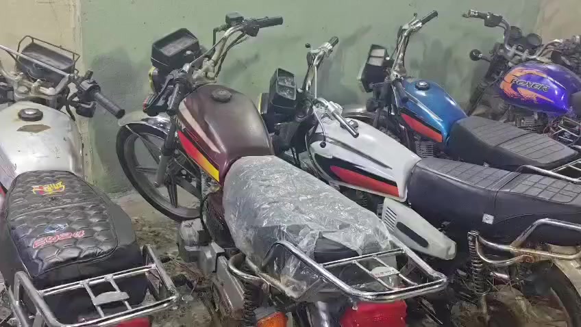 سلام عليكم وجبة دراجات بوكسر ويراني وفرصات وقفاز وبطح وماجسته كلهن شغالات يرادلهن تعديلات قليلة بيهن كتاب كمرك عنواني بغداد لرشاد ***********
