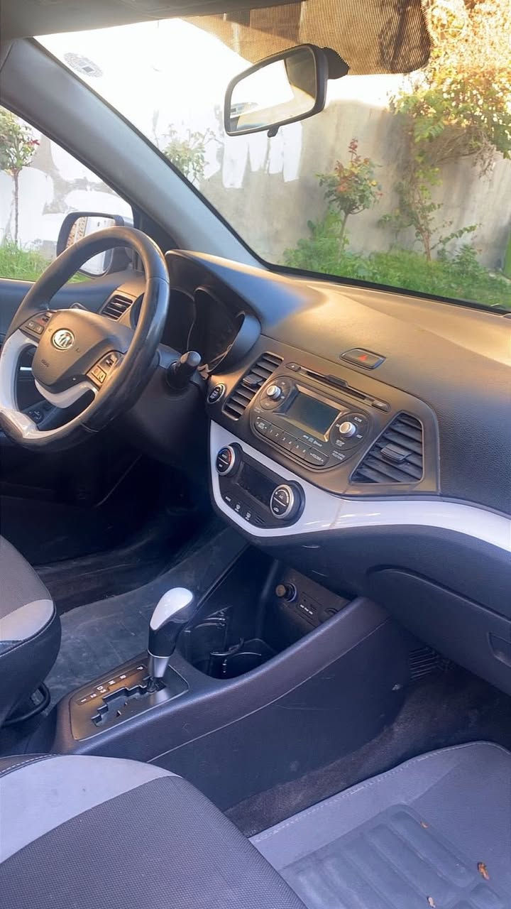 السلام عليكم سيارة كيا بيكاتو موديل 2015 فول مواصفات
بيها مكانات صبغ 
رقم جديد 
السياره فتحه بصمه مري شفط
سنوية جديدة مكان بغداد 
سعر السيارة 85$
للتواصل واتساب فقط 
***********
