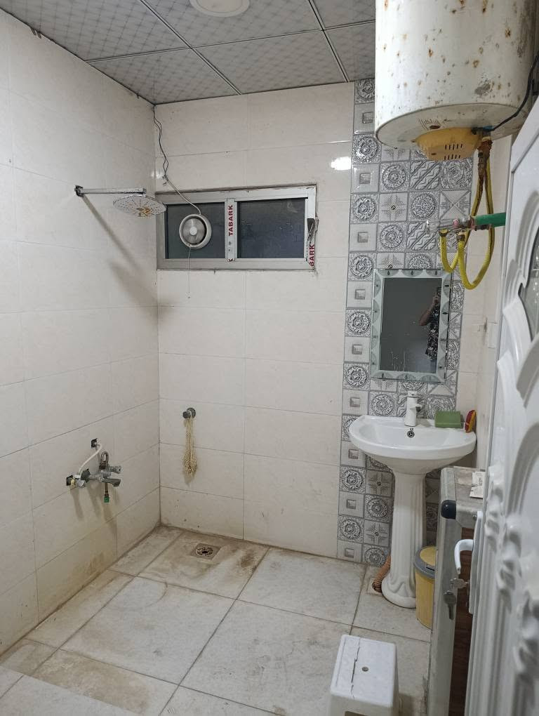 شقه للايجار في منطقة التنومه كردلان قرب شط العرب 
طابق اول تتكون من غرفتين وصاله مفتوحه معا المطبخ وصحيات 
سعر الايجار 400 الف 
لتواصل و للاستفسار الاتصال على الارقام التاليه
***********
*********** البصرة, العراق

