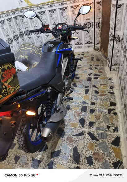 سلام عليكم دراجه شاينك موديل 2023.طالعه ب2024اوراق اصولي ما مرقمه 
الدراجه مكفوله كير ومحرك وصوت ناعم حجم 250.عليها عمبار كلج ابدال القمجي سيم
مبدل بيها دبلات خلفيه اكبر يعني انسه الطسه الكير ول اكلج مي 1550وبيها مجال مدينه الصدر ***********
