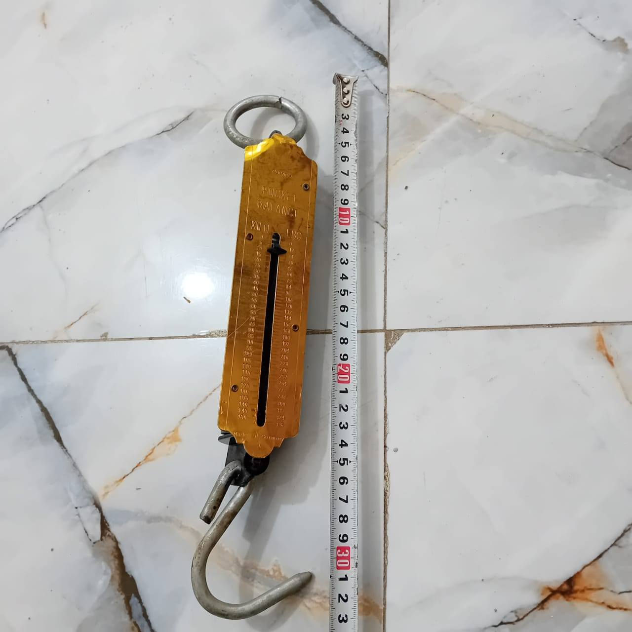 لبيع
اغراض قديمه 
***********
