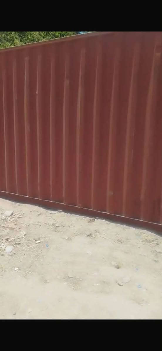على بركة الله للبيع حاويات طول 12 متر وارتفاع 290 سم (العالية ام الفسفورة) بدرجة نظافة ممتازة المكان الحلة قرب جامعة الحلة ***********
