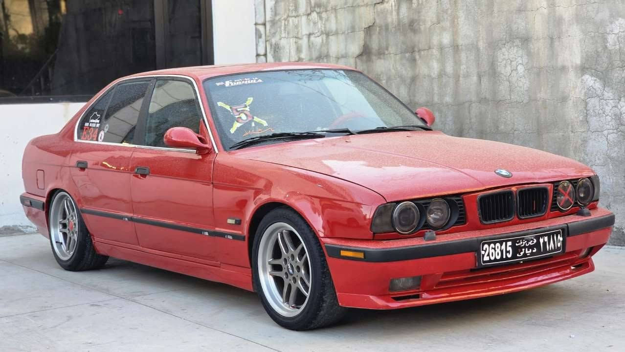 سلام عليكم
bmw  موديل ١٩٩١ مەکینە ٢٠گێر عادی 
ئارمی هەولێر ئارموو ئەوەلیات  و غەرامەش بەشەرت
ناواخلی زۆر جوانە دراویو چرچو شتی نیە سەیارەکەش لەجوانی بەس ماشااللە ئەوی 
چالو  شەپۆلی نیە دەعمی نیە یەک جولەی بەسیتی بێشی نەبی شان و سەقف چەمەلغ بەشەرت 
ساڵەنسای سپورتی لەسەرە
هەموموو سەیارەکە یەک بست مەعجونی هەیە
تایەو ویلی m17 دونةكةي دواوةي لوكن د تازە گۆراون 
سيعري ٤٥مةجال
ئەگەر موشتریت لەخزمەتام ***********
