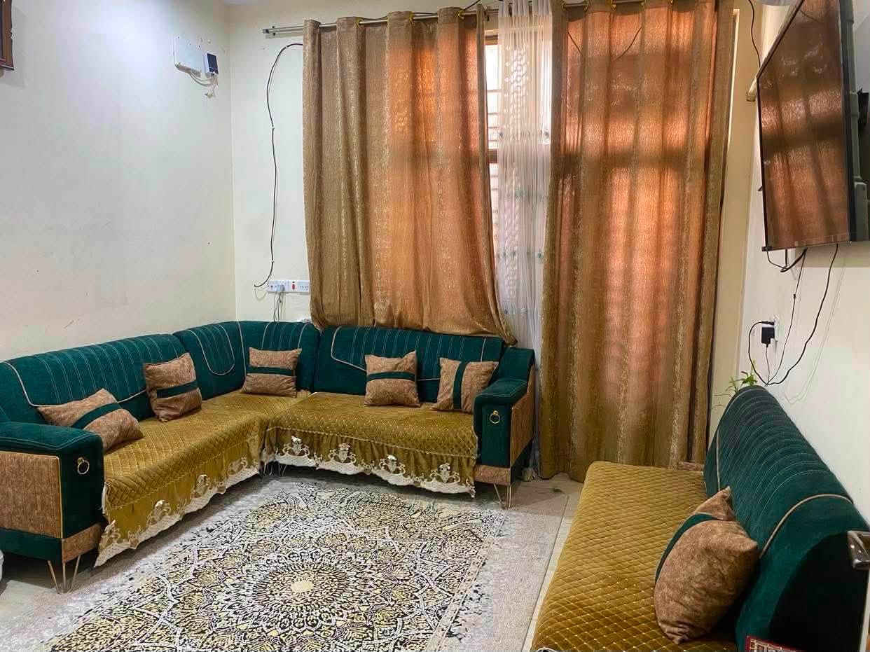 دار للبيع — فرصة ممتازة بالسكن والاستثمار

✨ او مراوس

📍 الكاظمية الثانية / الطي
📍 نزال الكامرات — فرع أسواق الأمير

📐 المساحة: 68 متر 18 متر وقف
📐 الواجهة: 4 متر
📐 النزال: 17 متر

✨ تفاصيل الدار:
▪️ صالة وهول منور
▪️ مطبخ حار وبارد
▪️ صحيات داخلية وخارجية
▪️ الطابق الثاني يحتوي غرفتين نوم
▪️ سطحين + بيتونة ساندويش كبيرة
▪️ دار نظيفة وموقع مرتب وقريب للخدمات

💰 السعر مناسب للموقع والحالة

📞 للاستفسار والمراسلة:
***********

🔹 عقارات الكاظمية والطي 🔹

نوفرلكم:
🏠 بيوت للبيع
🏘️ بيوت للإيجار
📍 قطع أراضي
🏢 محلات وشقق

✅ أسعار مناسبة
✅ مواقع ممتازة
✅ مصداقية وسرعة بالتعامل

📞 للاستفسار والمراسلة:
***********

📌 نخدم:
الكاظمية • الطي • بغداد والمناطق القريبة

🔔 تابعوا الصفحة يوميًا حتى توصلكم أحدث العروض
وأي شخص عنده دار أو أرض يريد يبيع أو يأجر يراسل خاص

#عقارات
#عقارات_الكاظمية
#عقارات_بغداد
#بيع_شراء
#إيجار
#بغداد
#الكاظمي
