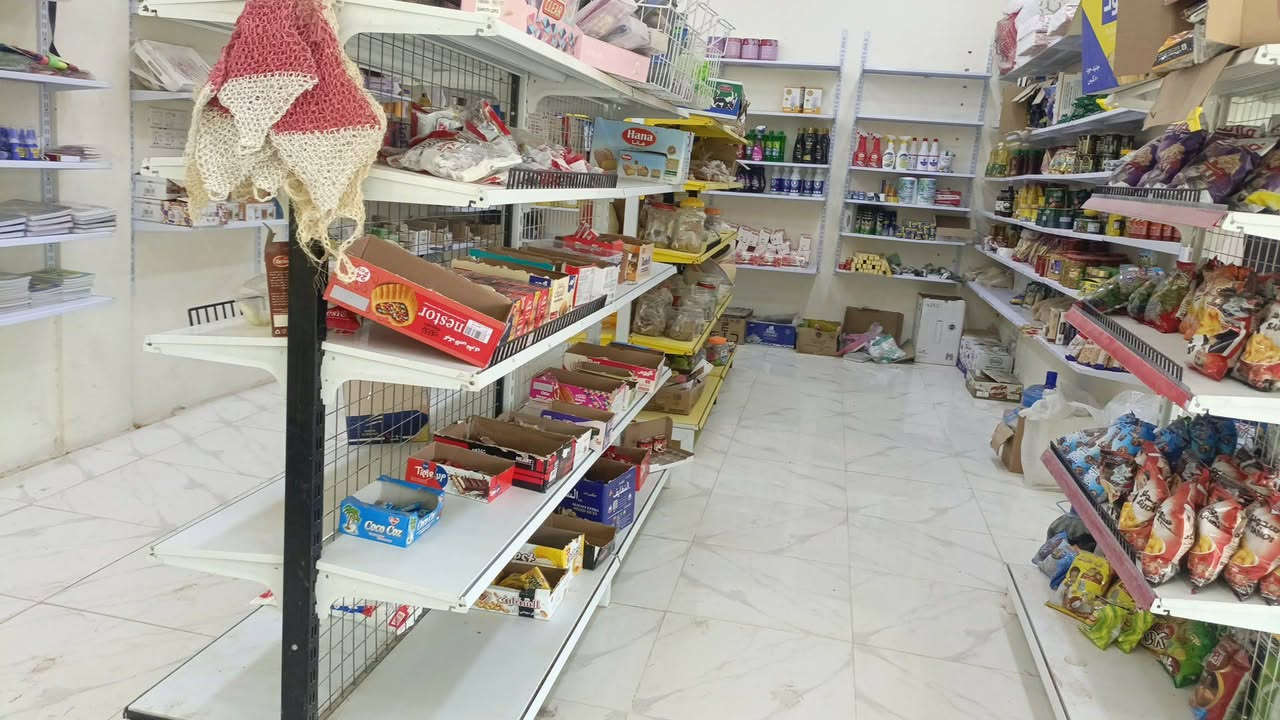 السلام عليكم اخوتي الغوالي عدد الرفوف90رف السعر مناسب ***********
