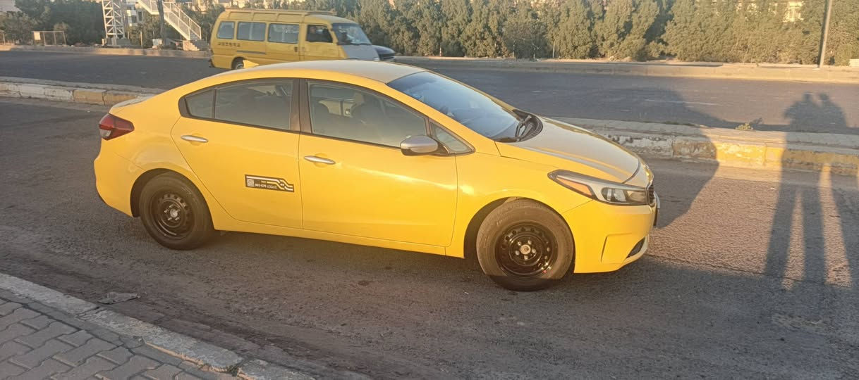 السلام عليكم
فورتي ٢٠١٧كير عادي 
سنويه باسمي مصفره هيئه وغرامات 
مكينه ٢٠٠٠
صدر جديد
تخم تاير جديد تايلندي
كلج جديد 
سياره جاهزه من كل النواحي 
شاشه كاميرا دواره 
السونار مرفق بلمنشور 
السعر ٨٢وبيهه مجال كلش بسيط 
***********
