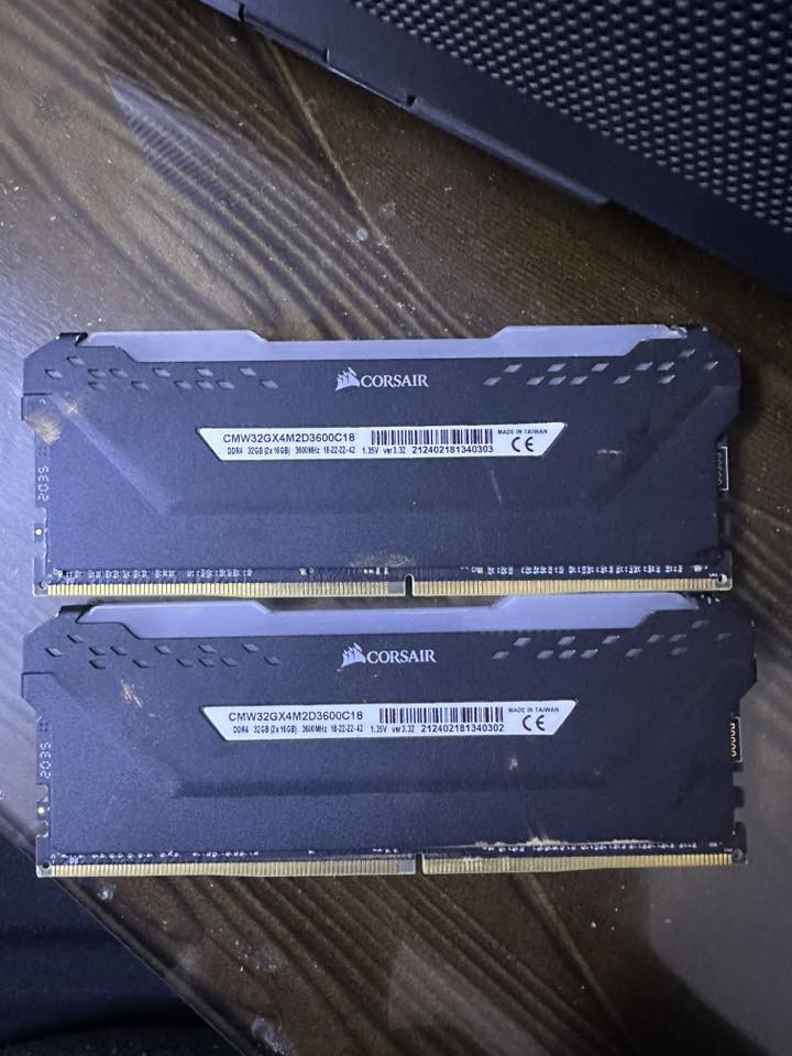 كرت gtx 1070 gigbayts ب200
رامات 32 كيكا 2x16 فينجس 3600 400 الف 
عنواني الدوره قرب جامعة دجله 
***********
