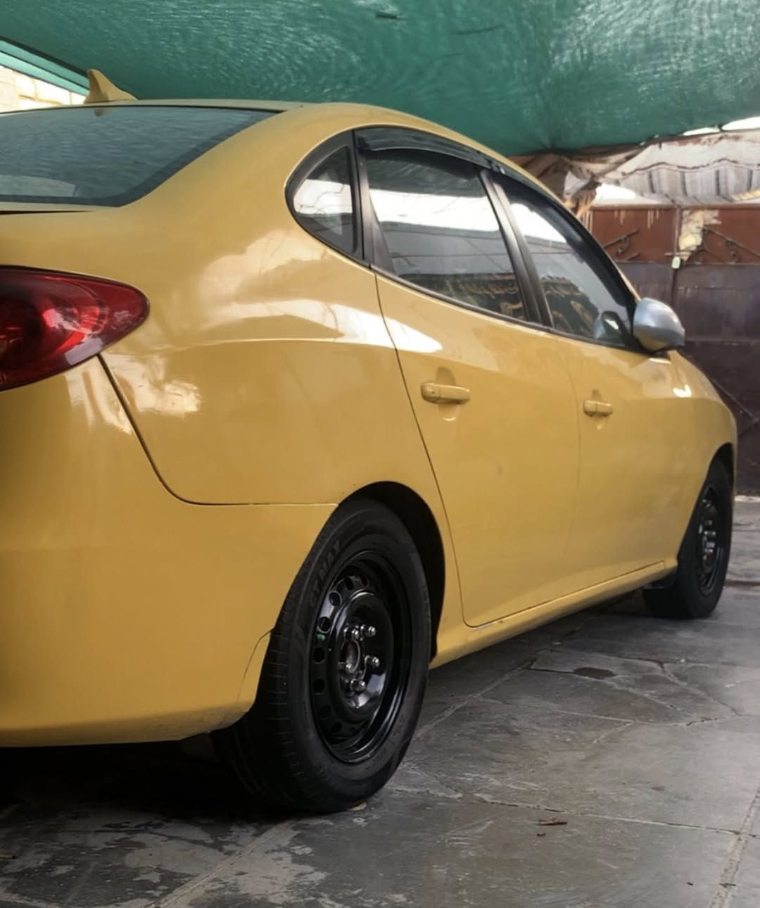 سلام عليكم / النترا امريكي 2010 مكينه 2000 دوش المرغوب تدفئه تبريد ثلج /تخم تاير جديد /دبلات جديده / باتري جديد دواخل نضيفه ومغلفه شاشه وكامره خلفيه رقم انكليزي بسمي بيه جاملخ خلفي ومعجون وسونار اخر الصور  سعره 95 وبيه مجال  مكاني بغداد الشعله ***********
