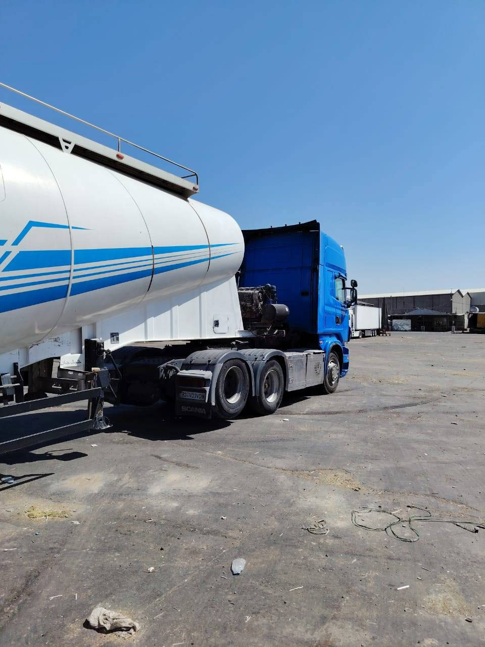 السلام عليكم
سكانيا للبيع موديل 2007
فول مواصفات داخل ديسكو ،باج بطن بلادي 
مكينه 500 ، الراس تخم تاير
سايلو خليل جان موديل 22 حمل 55 طن

الاتصال***********
