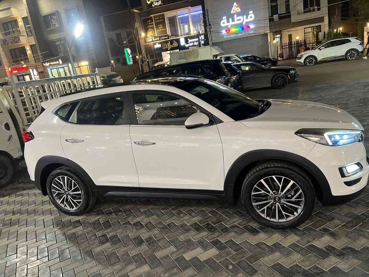 توسان خليجي موديل 2019 فول بنورما اعلى مواصفات مكفولة كفاله عامه ماشيه 125 كيلو
كير مكينه كله مكفول 
بغداد العطيفية 
***********
