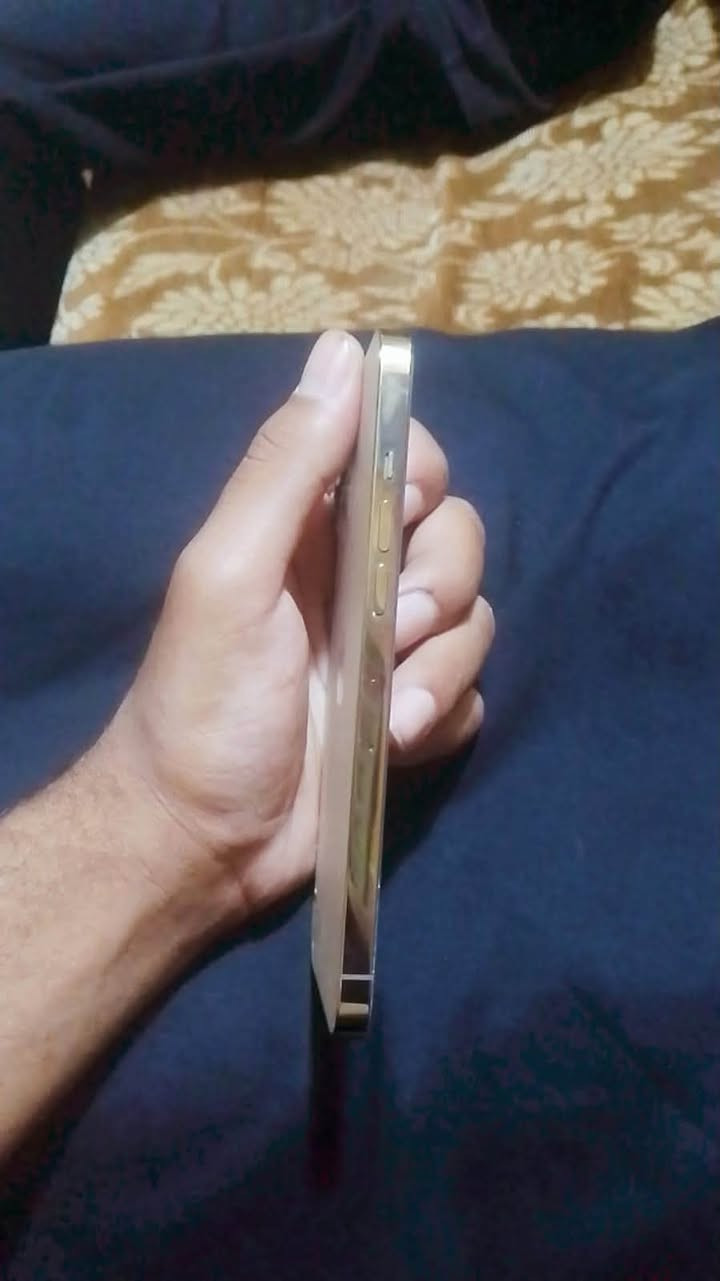 سلام عليكم جهاز البيع ايفون ١٢برو ماكس بس ضهر مكسور شاشه اصليه مبدله سعر ٣٥٠وبي مجال تصال عله رقم ***********
