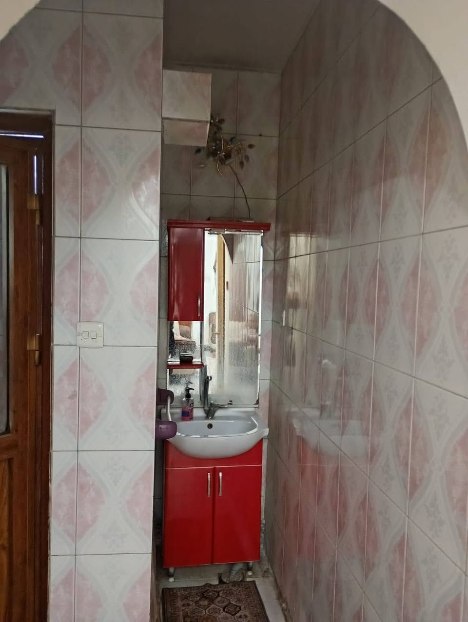🏡 دار مميزة للبيع – فرصة لا تعوض 🏡
📍 الموقع: بغداد الكريعات
📐 المساحة الكلية: 185م²
✅ الواجهة: 11 متر
✅ النزال: 16 متر
✅ بوابتان (واحدة على الشط والأخرى على الفرع)
✅ كراج وحديقة بمساحة 85م²
✅ مساحة البناء: 100م²
✅ سطح كامل
🔹 تفاصيل الدار:
صالة كبيرة
مطبخ
حولي وخدمات
3 غرف نوم كبيرة
غرفة ماستر مع حمام خاص
بيتونة كبيرة
حديقة واسعة
كراج كبير
📞 للاستفسار والحجز:
مكتب سيد الأوصياء للعقارات
📱 علي حيدر: ***********
📱 ***********
📱 ملا علي: ***********
✨ دار بموقع مميز وتصميم عملي ومساحات واسعة، مناسبة للعائلة الباحثة عن الراحة والهدوء. ✨
