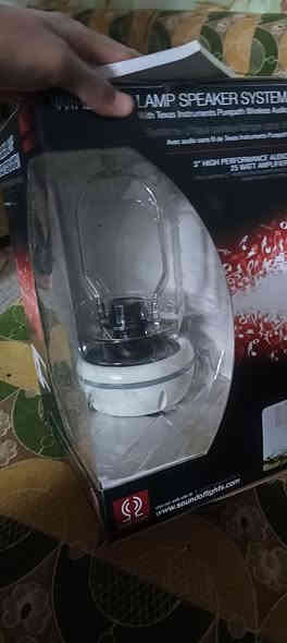 ينشدله لايت وبي مكبر صوت لاسلكي ينربط ع جهاز ويا ريمون تحكم بل لايت وصوت ويا هواي شغلات ماعرف بي خلي سعر يرضي الله بدون كسر للستفسار خاص او رقمي هذا ***********
