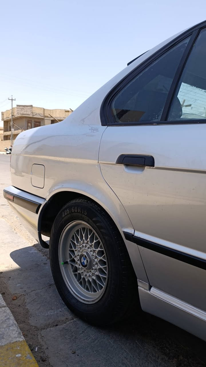 مكلف بلنشر 
بي ام 525 مسكر موديل 91
كير ومكينه خير من الله 

تبريد تدفئه شغال 

كهربائيات كلها شغاله 

ارقام انبار انكليزي  هزة جديده تحويل ثاني يوم 

تخم تاير تخم ويل  خليه جديد 

صدر امامي وخلفي جديد 

مصبوغه عام للجماليه وبيها طخه جاملغ الايسر الامامي 

سيارة جاهزة من كلشي 

سيارة نصبتها حيل حلوة وصفاحها حلوة 

السعر  65 ورقه وبيها مجال 

مكان السيارة الانبار فلوجه 

***********
