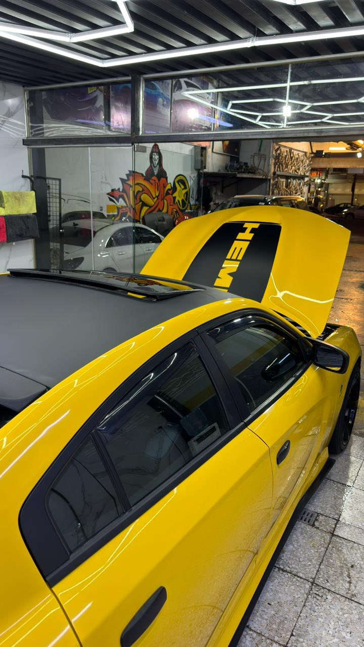 السلام عليكم ورحمة
الوحش ديتونا مديل 2017 حادث جاملغ فقط وبدل اصلي ومصبوغ لون مميز بلاد سياره جديده ومابيهه اي نقص
وعليهه هواي اضافات موصروف عليهه ماشيه 85 

السياره فول موصفات ورادرات 

مكانهه نفق الشرطه السعر 22 وبيهه مجال ***********
