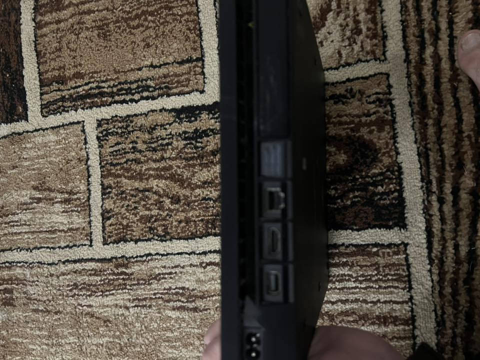 السلام عليكم ps4  مامفتوح  مع ups 1500 واط مع سماعة محيطية و3 العاب gta +pes 18+call of duty 
للتواصل واتساب ***********
العنوان الصابيات قريب ع الكاظمية
