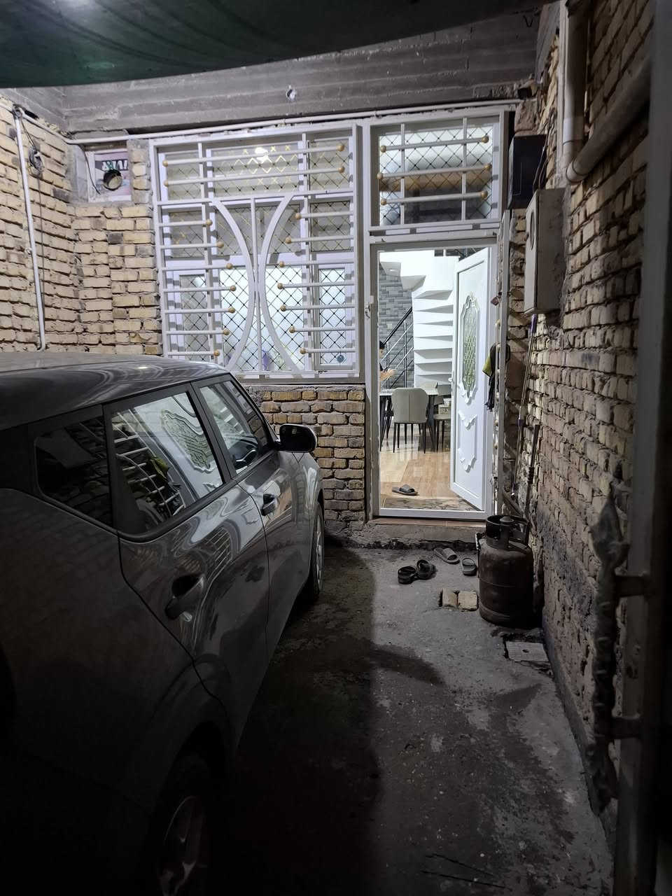 السلام عليكم بيت للبيع طابو صرف المساحه ١٤٠ متر بحي العسكري مجاور محل ابو نبا للنشائيه قريب على معهد القاسم الاهلي طابقين غرفتين نوم واستقبال وهول ومطبخ وصاله استفسار اكثر اتصال على الرقم *********** وبي واتساب
