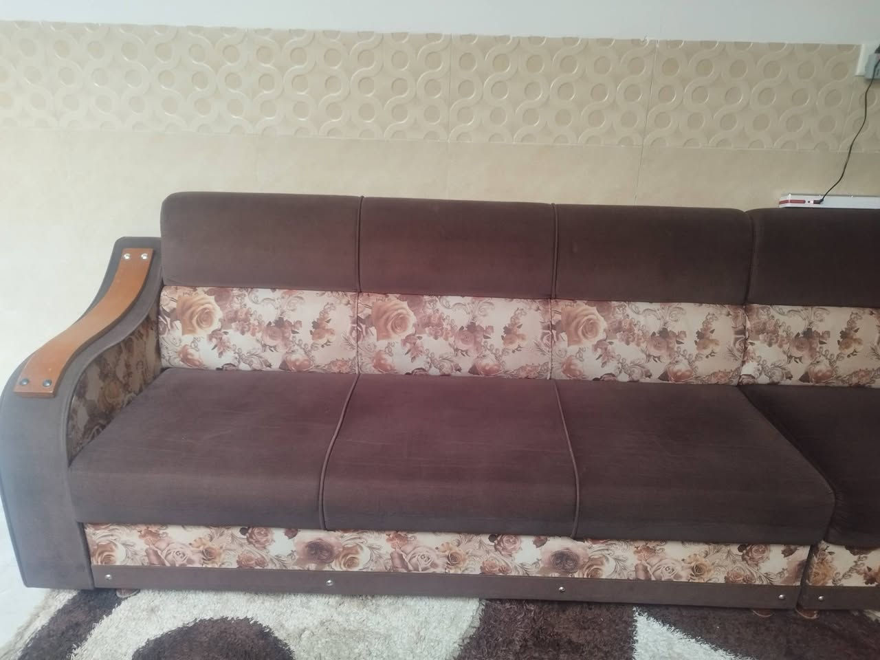 للبيع طخم نضيف 9 امتار بس تغسله وكبل وتخليه بيتك خشب عراقي حيل مضبوط فصال تركي  سعره 300 الف وبيه مجال وبيه بس ملاحظة موجودة صورة تكدر تشوفها
0772 924 4304
0750 218 8797
