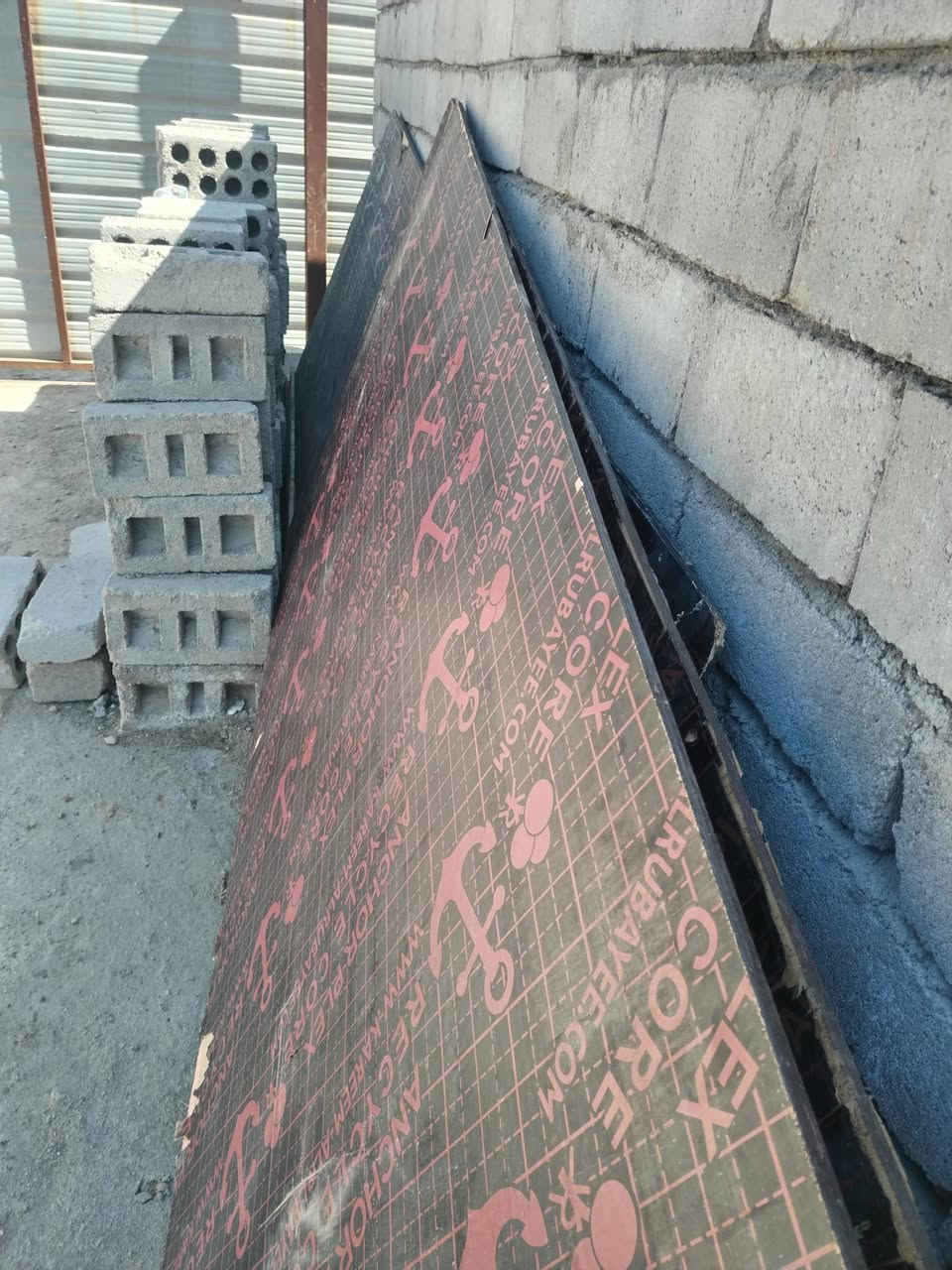 سلام عليكم خشب بلاويد عدد ٨ قيم واخذ مكاني قضاء المدينه الفتحيه ***********
