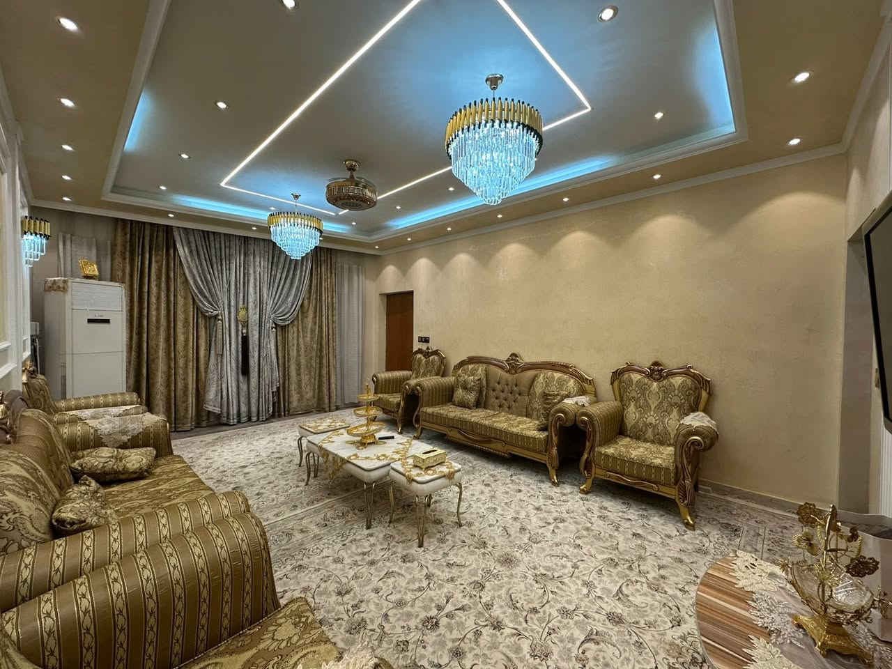 دار مساحه 200 متر زراعي الدولعي يحتوي على ثلاث غرف صاله مطبخ خدمات للبيع 
واجه 10 نزال 20 
الاستفسار 
***********
***********
