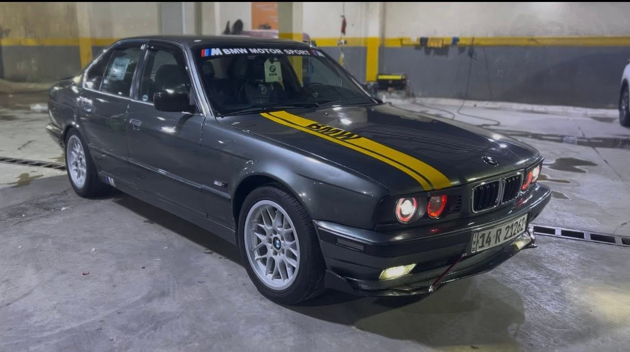 BMW525
1️⃣مسكر فانوس كير مكينه مكفولات اكسل المرغوب مال تفحيط 

2️⃣كهربائات من البنيد لصندوك شغالات +باتري جديد 

3️⃣منضومة زنون عالي وناصي وكشافات واشايار كدام و وره وجانبيات💡

4️⃣منظومة تبريد كلها جديده والتبريد ثلج ❄️

5️⃣منضومة سماعات +تويترات +دبل دمام مضخم صوت

6️⃣حديديه جديده من الطول لطول 🛠️

7️⃣السياره مكفوله كفاله عامه من الضربه والمعجون والخياس

8️⃣ويل اصلي +تخم تاير جديد 🛞

9️⃣كشنات جلد بيهن تدفئه وتبريد بلكشنات 

🔟سنتر لوك شغال تقفل السياره بيبان وصندوك وقبق البانزين

1️⃣1️⃣رقم بصره دولي سنويه ل2030 ملاحظه السياره باسمي

⭕️ملاحظه السياره بيها شلعه ومعدل وترايك شرط 200 وشيل يدك من الستيرن على الثبات والرزانه لبيها والسياره بلواقع احلى بهواي من الصور

💰السعر / 65 وبيها مجال قليل 

🏛️العنوان/ العراق_ميسان العماره 

📞رقم الهاتف/ ***********
