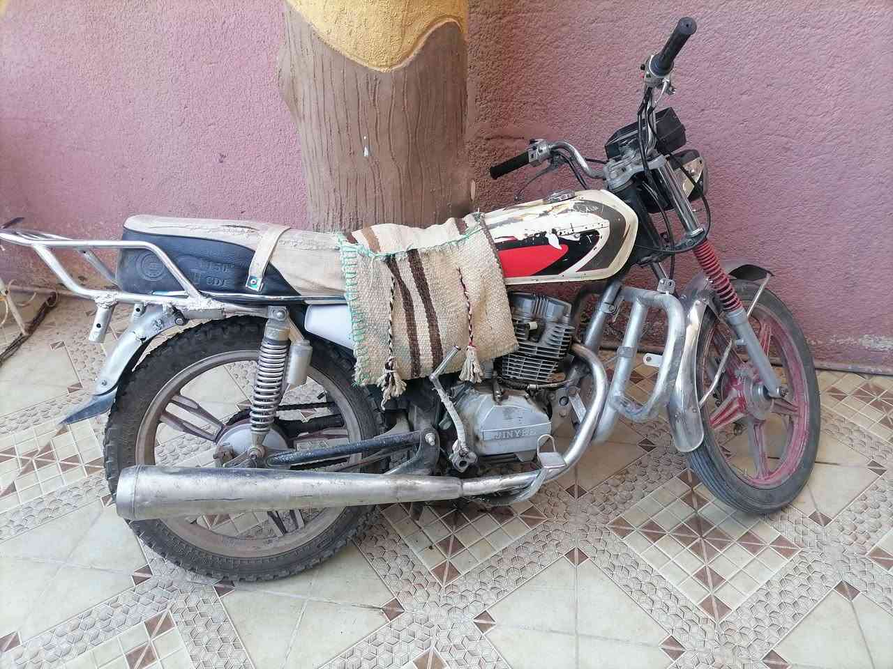 سلام عليكم دراجه لبيع مال شغل دراجه شغله كلشي كامل بيه وبسعر مناسب بدون أوراق *********** بي واتساب أو خاص فيس
