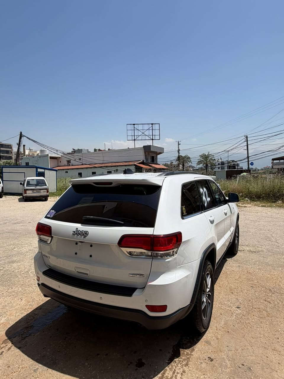 GRAND CHEROKEE TRAIL REATED 
MODEL : 2020 
Low mileage : 60.000 miles
Super clean 
Full option ( mkhatam zaweyed ) 
Dekhleyet sherkeee 
Ful fulll 
2 keys 
حبه واحده بين كل ١٠٠٠ حبه 🔥🔥.                                              .  
الله يهني صاحب النصيب 🪬‼️.                                                    .     
☎️☎️ : 03487131 

#everyoneシ゚ #foryoupage #jeeb #مالي_خلق_احط_هاش


**إذا كنت صاحب هذا الإعلان وتريد حذفه لأي سبب، رجاءا أرسل رسالة إلى الدعم الفني**