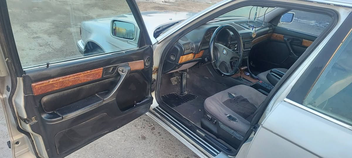 السلام عليكم
بي ام 735 موديل 1991 لون سلفر
السعر 30 وبيها مجال للشراي
بيها المكينة ساطرة
رقم بغداد مشروع وطني سنوية ساقطة وصاحبه موجود
رقمي *********** بغداد, العراق
