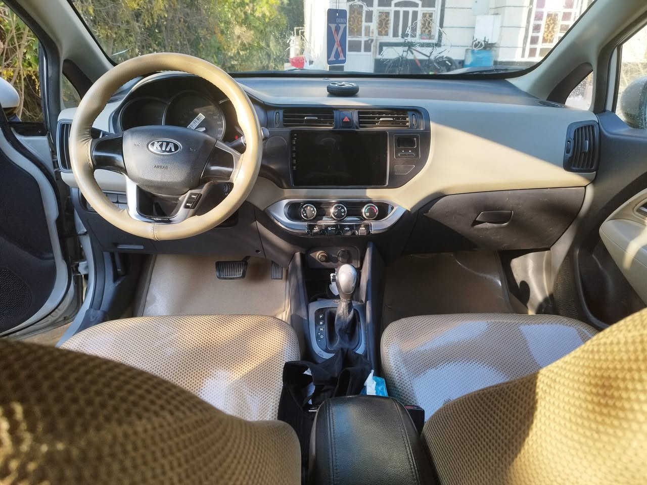 كيا ريو 2014 وارد خليجي محرك 1600 دوش صدر جديد محرك كير خير من الله لا تنقيص ولا تبخير والكشر كدامك مابيها ضربه داخلها كدامك تبريد يرادله شغل قليل تدفئه شغاله سياره بسمنا خاليه من الغرامات والهيئه اريد مراوس ستاركس 2007
***********
