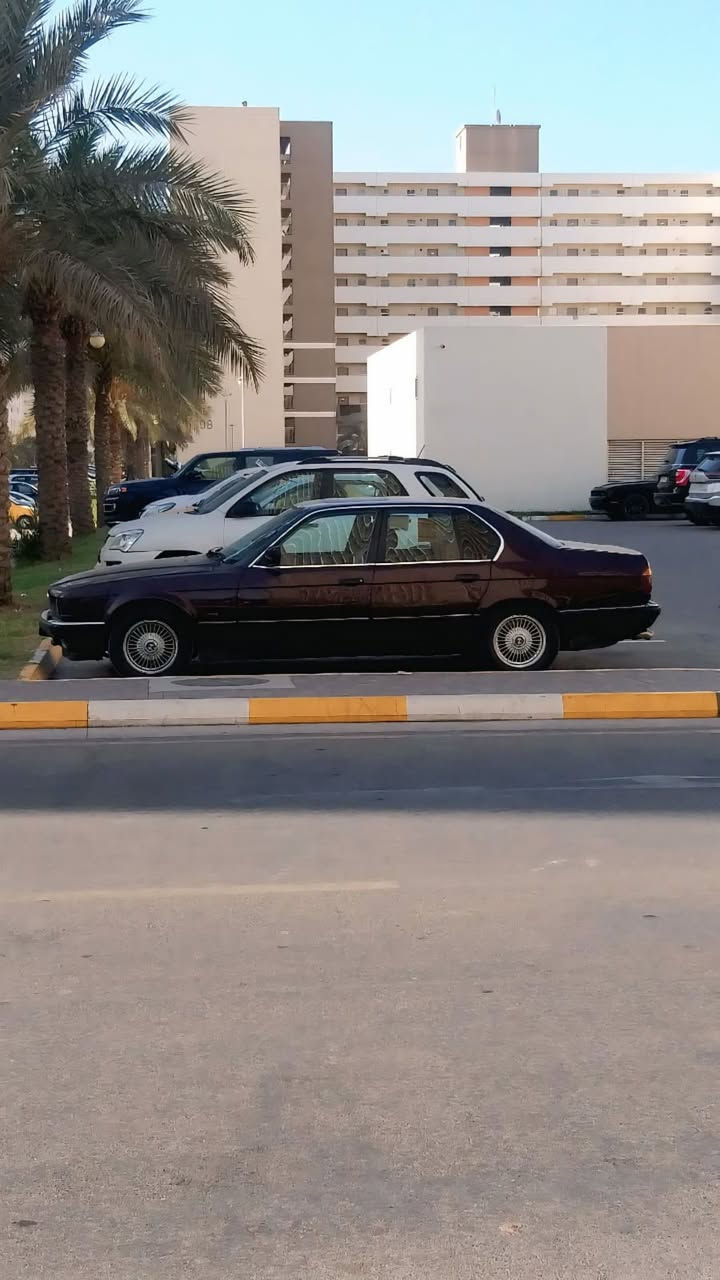 سلام عليكم ورحمة الله وبركاته 
740 اصل موديل 92 سليمانية الدولي بأسمي مكفولة من الضربة صبغ عام للجمالية مكينة كير مكفول 
تبريد صدر مكفول 
السعر 68 وبيهة مجال قليل 
***********
