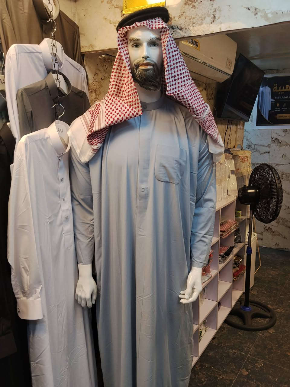 السلام عليكم 
منيكانات رجالية للبيع نظيفات جدا عدد 3 
سعر الواحدة 125 الف
رقم الهاتف.    ***********
