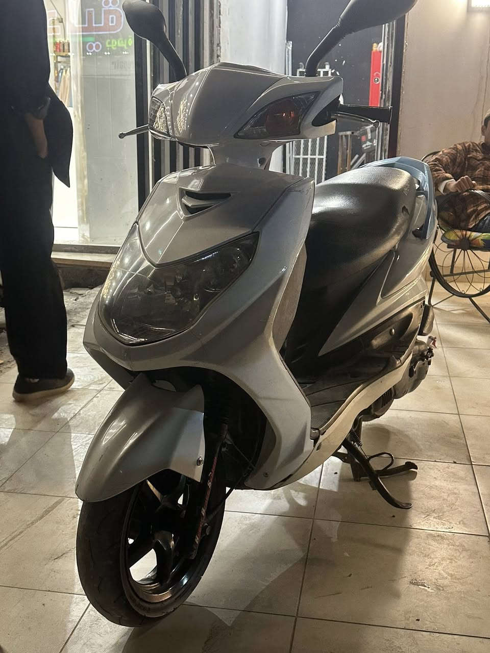 السلام عليكم
دراجه سكنز فحل 
كفاله بوشه وبستم 58
شلعه ومعدل تآكل الكاع 
دراجه كامله ما بيها نقص وخير من الله 
السعر 850 وبيها مجال للطيبين 
العنوان المنصور 
رقم الهاتف ***********
