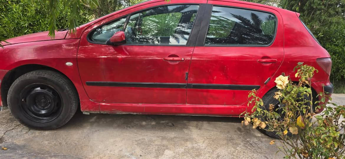 السلام عليكم بيجو فرنسي ٣٠٧ موديل ٢٠٠٥ محرك جديد ادامة كاملة نوزلات فيتبم كهربائيات شاشة كاميرا تايرات بيها جراد بسيط واضح بالصورة رقم الماني بغداد السعر ٤٥ مكانها بغداد او ديالى للتواصل خاص او ‏‪***********‬‏ او ‏‪***********‬‏ واتساب او اتصال
