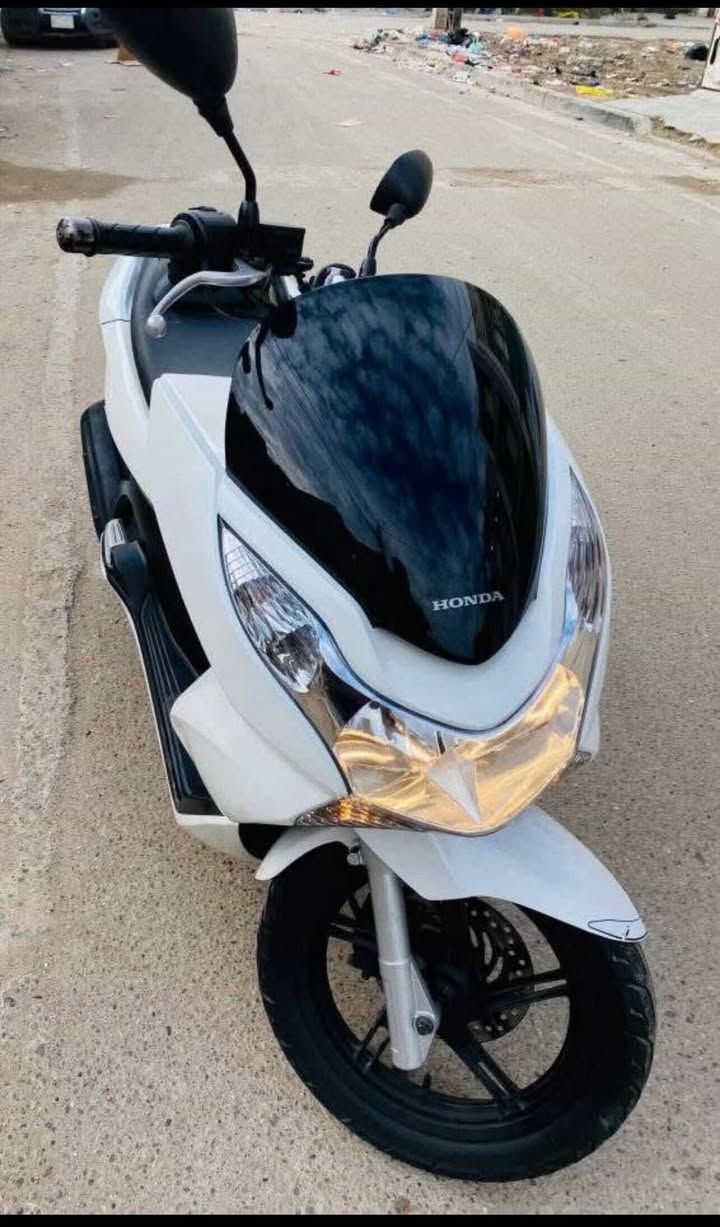 السلام عليكم للبيع دراجه pcxجيل اول   ياباني اصلي دراجة مال رمبه ماخذها رمبه الدراجه على ايدي 
الاصلي دراجه جديده مال جناي
الاصلي دراجه كامله أستان كهربائي حساس ازدحام ٢ دراجه جديده الدراجه مكينه لوك برغي ممفتوح بيهه شلعا معدل خير من اللّٰه دراجه تكول جديده بمعنئ الكلمه واحلا من الصور دراجة مكينه مكفوله اي نقص مابيه
السعر مليون و400 وبيه مجال 
ايستفسار *********** بغداد بلديات
