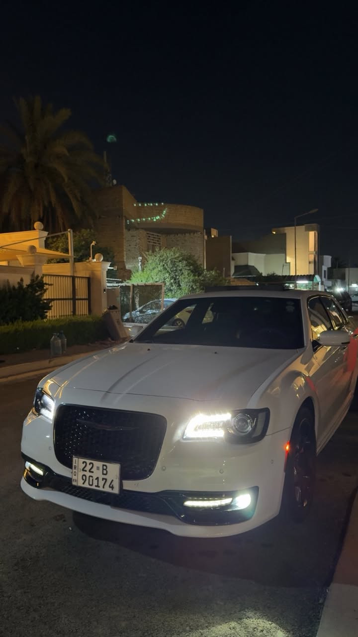 السلام وعليكم للبيع كرايسلر C300 خليجيه وكالة هارلم 
مكفوله كفاله عامه موديل 2023 
رقم اربيل 
الفئه S فول مواصفات معروفه 
الممشى 29000الف كيلو
ثلاث بصمات وياهه 
الموقع بغداد حي القادسيه 
السعر 385 ورقه وبيها مجال بسيط
***********
