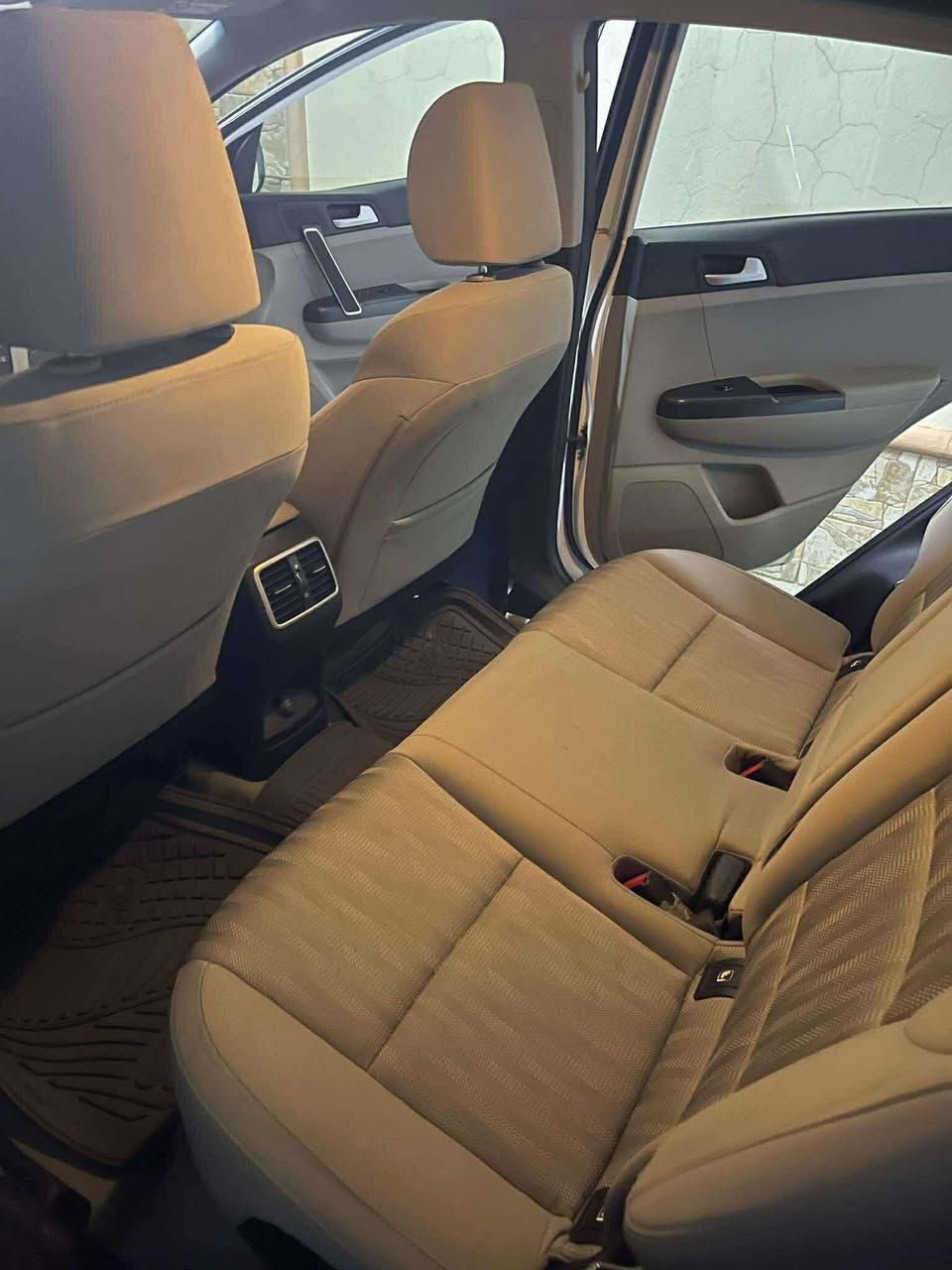 السلام عليكم
سبورتج 2021 للبيع 
مواصفات عاديه 
سويج 
شاشه كار بلاي 
تحكم ستيرن 
كشنات مخمل 
كامره خلفيه
خليجي يوجد بارد في مقدمه البنيد  
تخم تاير جديد سياره ماناقصها شي 
السعر 200 
الرقم : ***********
عنوان السياره الفلوجه
