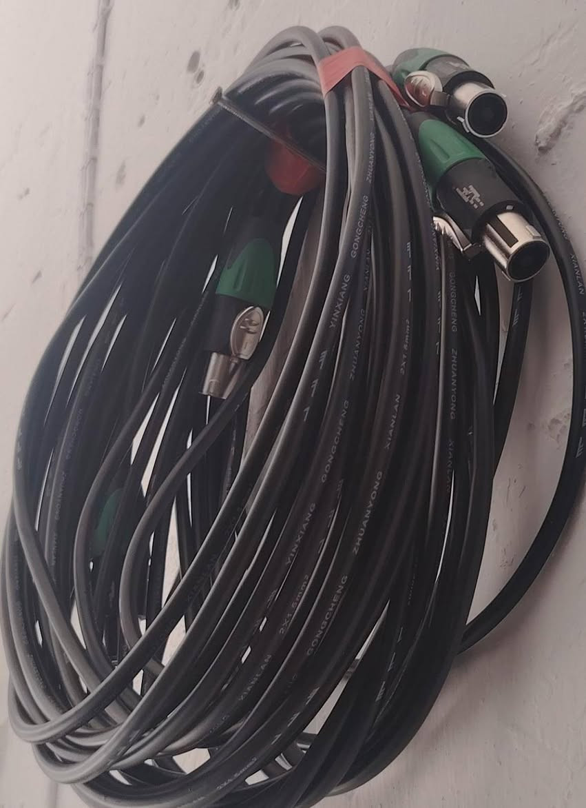 يتوفل سوكتات وطلقات بنانه وايرات كامله 10 متر طول الواحد كل الغراض اصليه ويوجد توصيل جميع محافضات *********** مكاني حله محاويل
