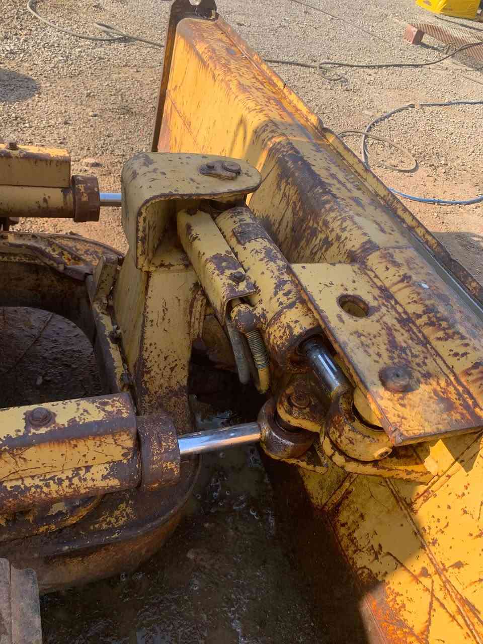 بلدوزر كتر بلر D3  شغال
٤ بساتن للبيع منفيست*********** واتساب رانيه سليمانيه
