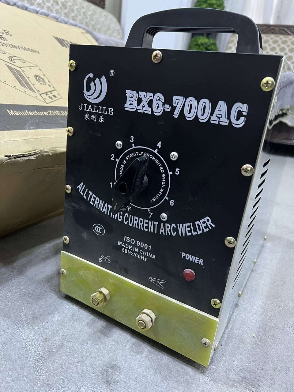 مكينه لحام صناعيه نضيفه حجم كبير القوه 700. ثري فيرز تتحول سنكل السعر 45. الف قفل

***********
