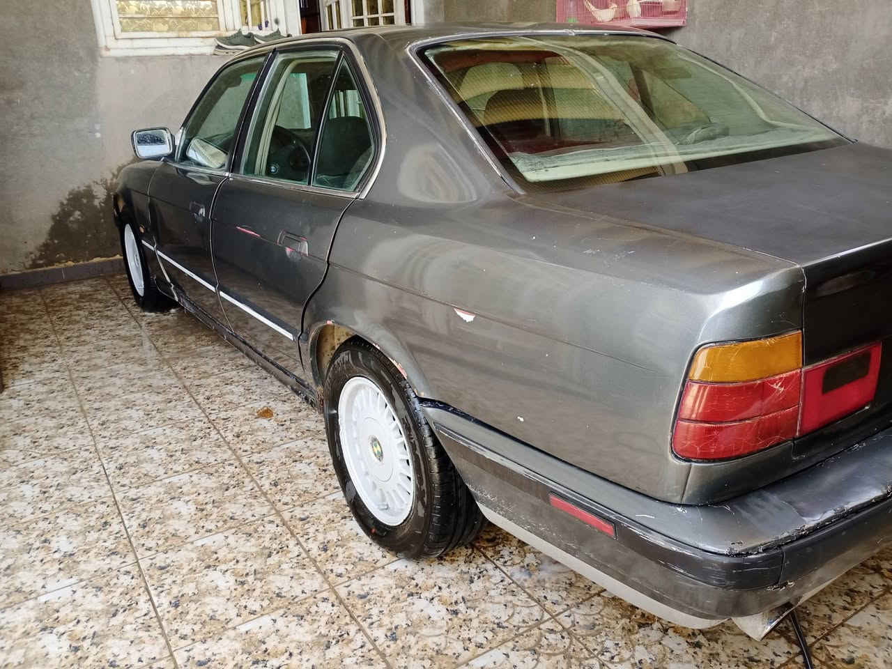 سلام عليكم للبيع او مراوس
بي ام  535 مديل 1990 محور مكينه وكير VVT  
رقم ذي قار سنويه لحد 27 
مكينه وكير خير من الله 
حداديه امامي جديد خلفي نص عمر تخم تاير جديد كهربائيات شغاله  السعر 30 وبيه مجال مكاني ناصريه اللاستفسار ***********

