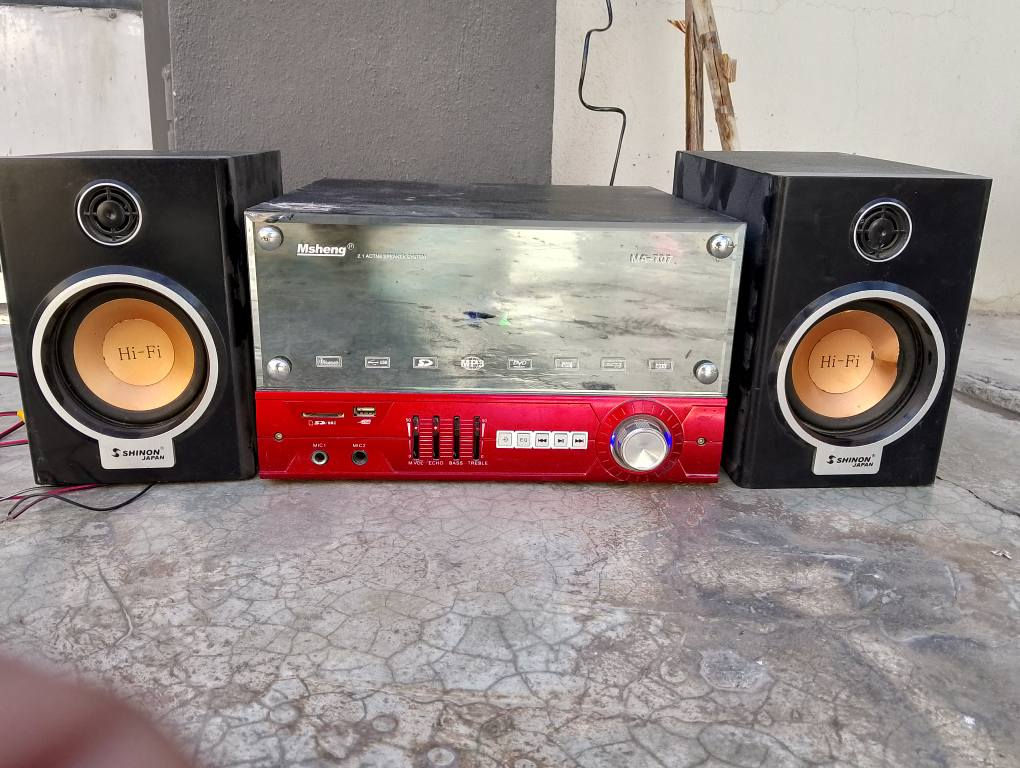 جهاز صوت دي جي مع سماعات للبيع ***********
