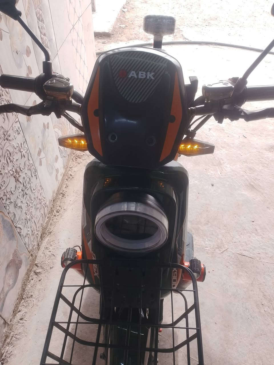 كلشي موضح بالصوره
اشتريتها بتاريخ 2025%19%10
يعني مصار هواي من اخذتها مامتعبها صار 4اشهر من اخذتها 
سعرها 450وبيها مجال حك الجيه 
مكاني بغداد المحموديه ناحيه الرشيد 
***********
***********
