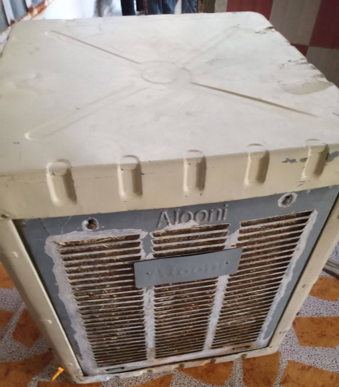 *للبيع مبردة الوني Alooni حديد - تجفيت وكالة*
*المواصفات:*
- *الماطور*: جديد زيرو راكب قبل 3 أيام + حلفات جديدة
- *الواتربم*: جديد
- *القايش*: جديد  
- *البدي*: حديد ثقيل، ما بيه ليك ولا ثقب
- *التبريد*: شغال 100%، افحص وشغلها 
السعر 115الف 
المكان بغداد حسينية الراشدية


**إذا كنت صاحب هذا الإعلان وتريد حذفه لأي سبب، رجاءا أرسل رسالة إلى الدعم الفني**