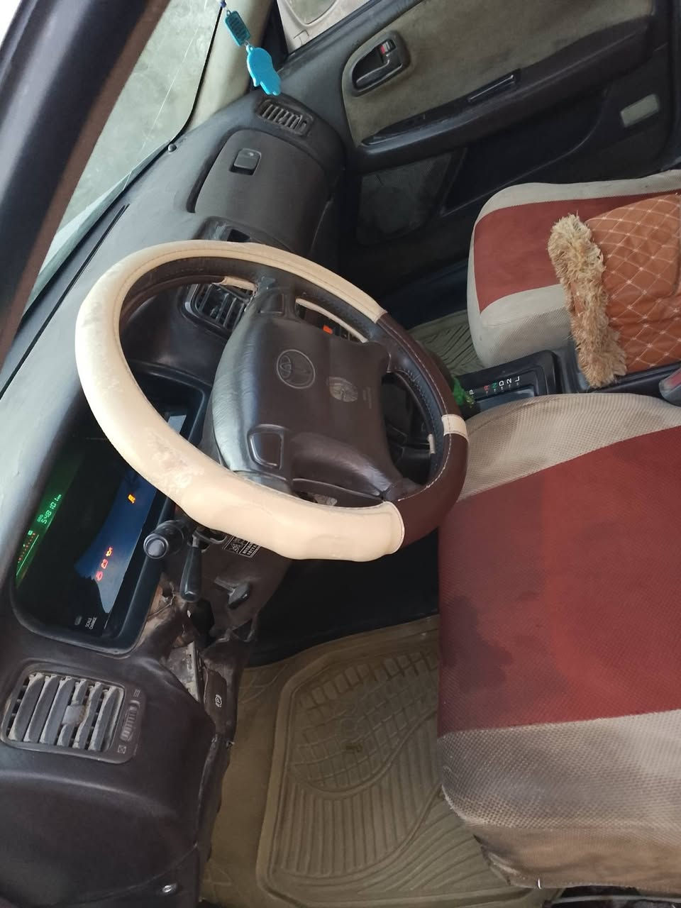 مارك 95 جاهزه من كل كلشي كير ومحرك اثنين ونص لاتنقيص ولا تبخير تخم تاير حداديه كارتون شرط تحويل فقط كصه قماره مكفوله من النقل الجثه مكاني خور الزبير سعر45 وبيه مجال***********
